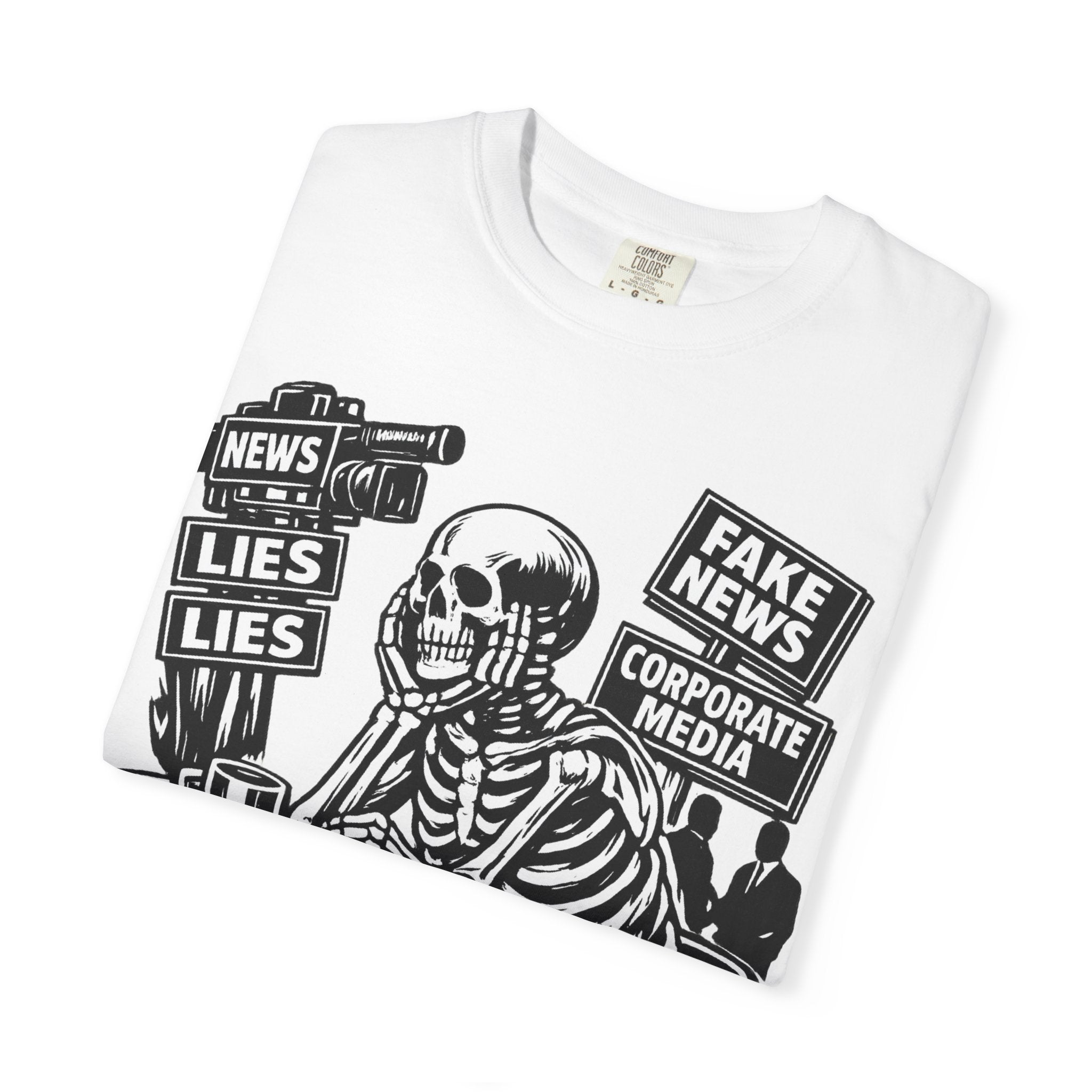 Skeptical Skeleton 'Waiting for Mainstream Media to Report the Truth' T-Shirt