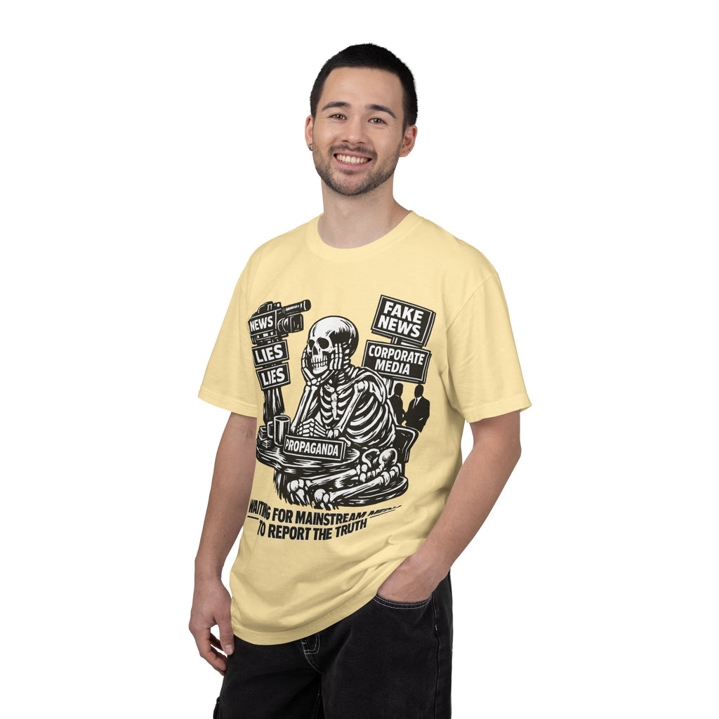 Skeptical Skeleton 'Waiting for Mainstream Media to Report the Truth' T-Shirt