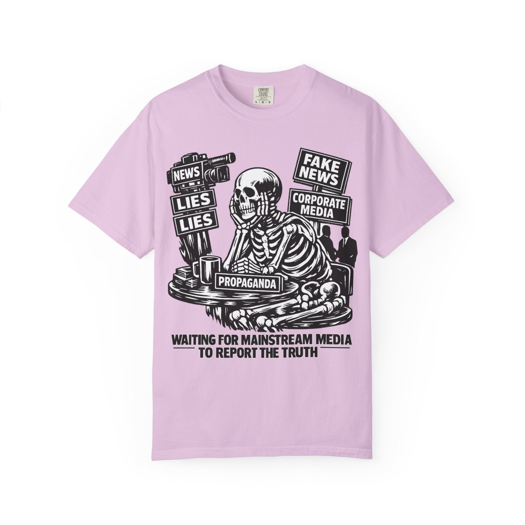Skeptical Skeleton 'Waiting for Mainstream Media to Report the Truth' T-Shirt
