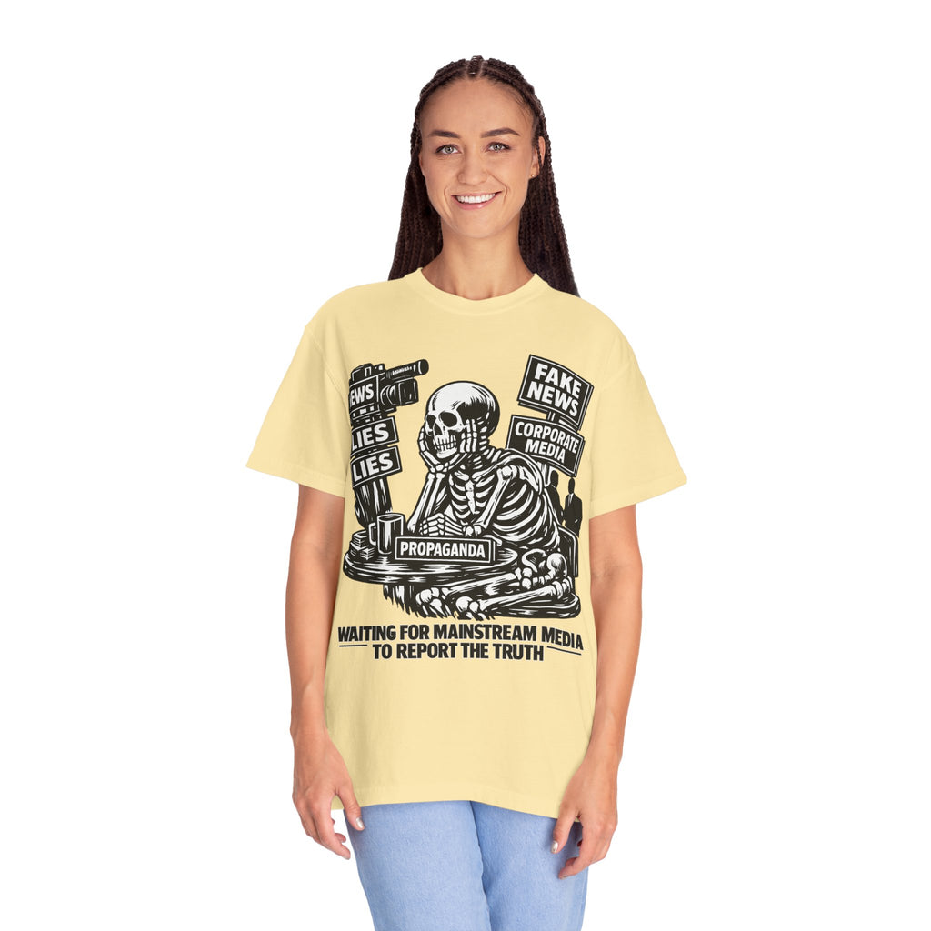 Skeptical Skeleton 'Waiting for Mainstream Media to Report the Truth' T-Shirt