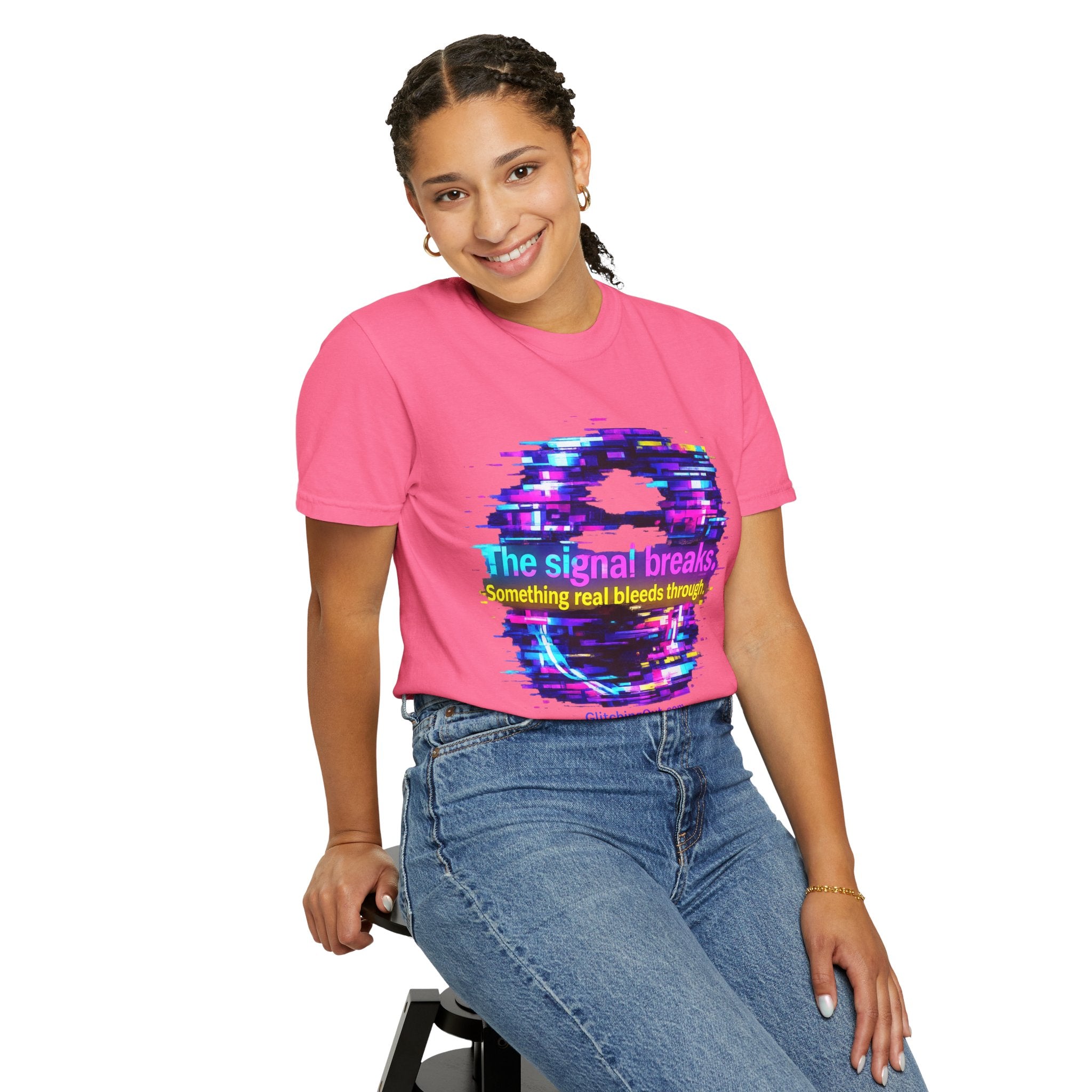 Glitch Circle T‑Shirt — "The Signal Breaks" Retro Cyberpunk Tee