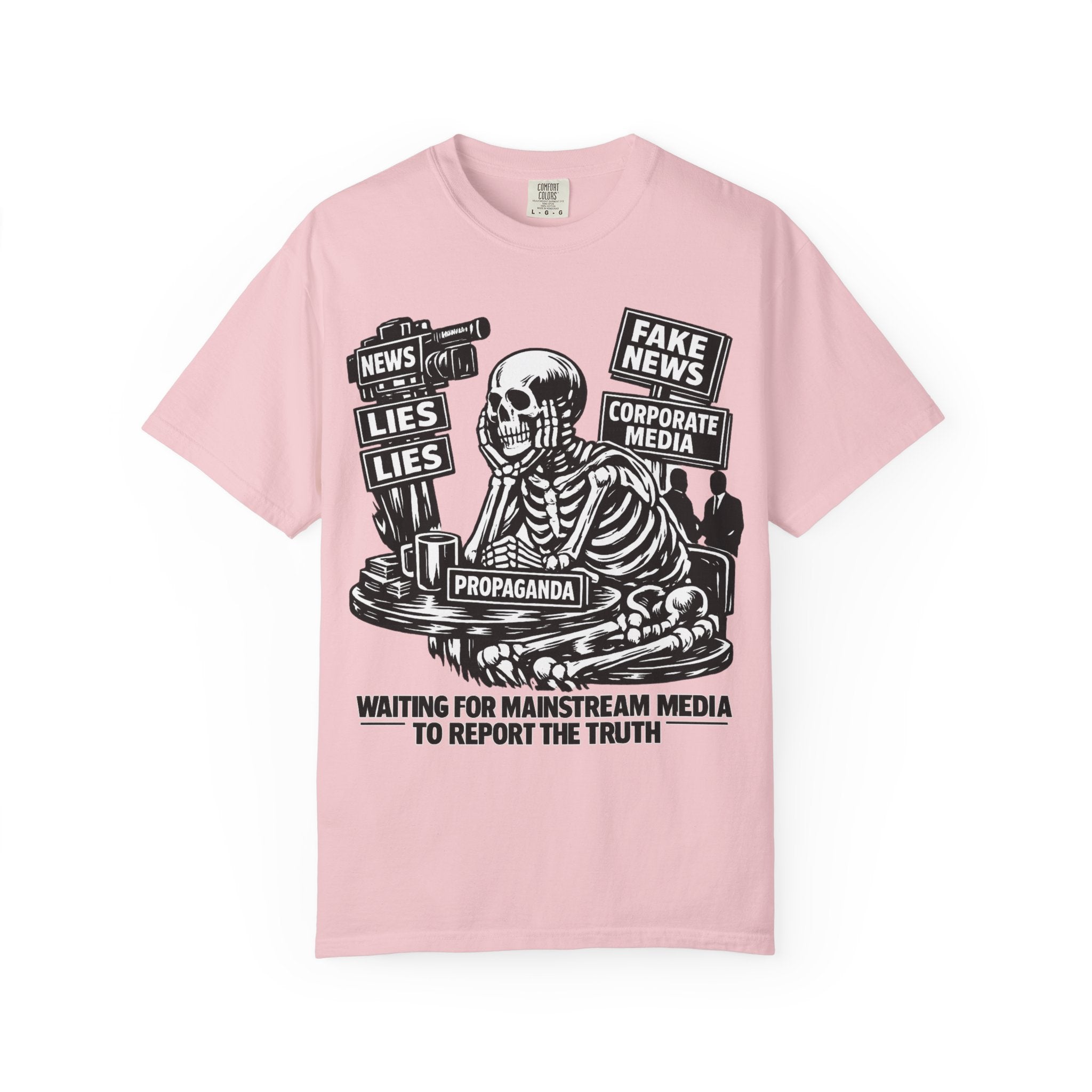 Skeptical Skeleton 'Waiting for Mainstream Media to Report the Truth' T-Shirt