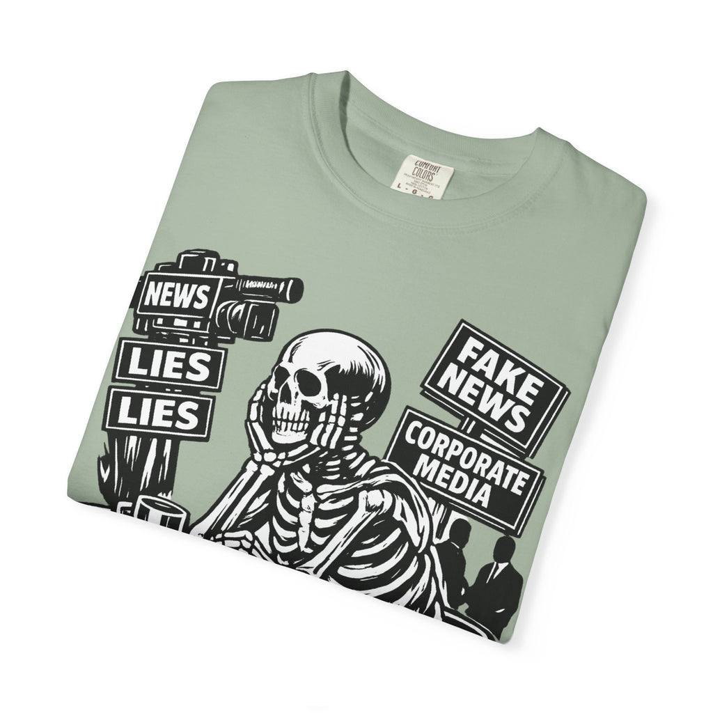 Skeptical Skeleton 'Waiting for Mainstream Media to Report the Truth' T-Shirt
