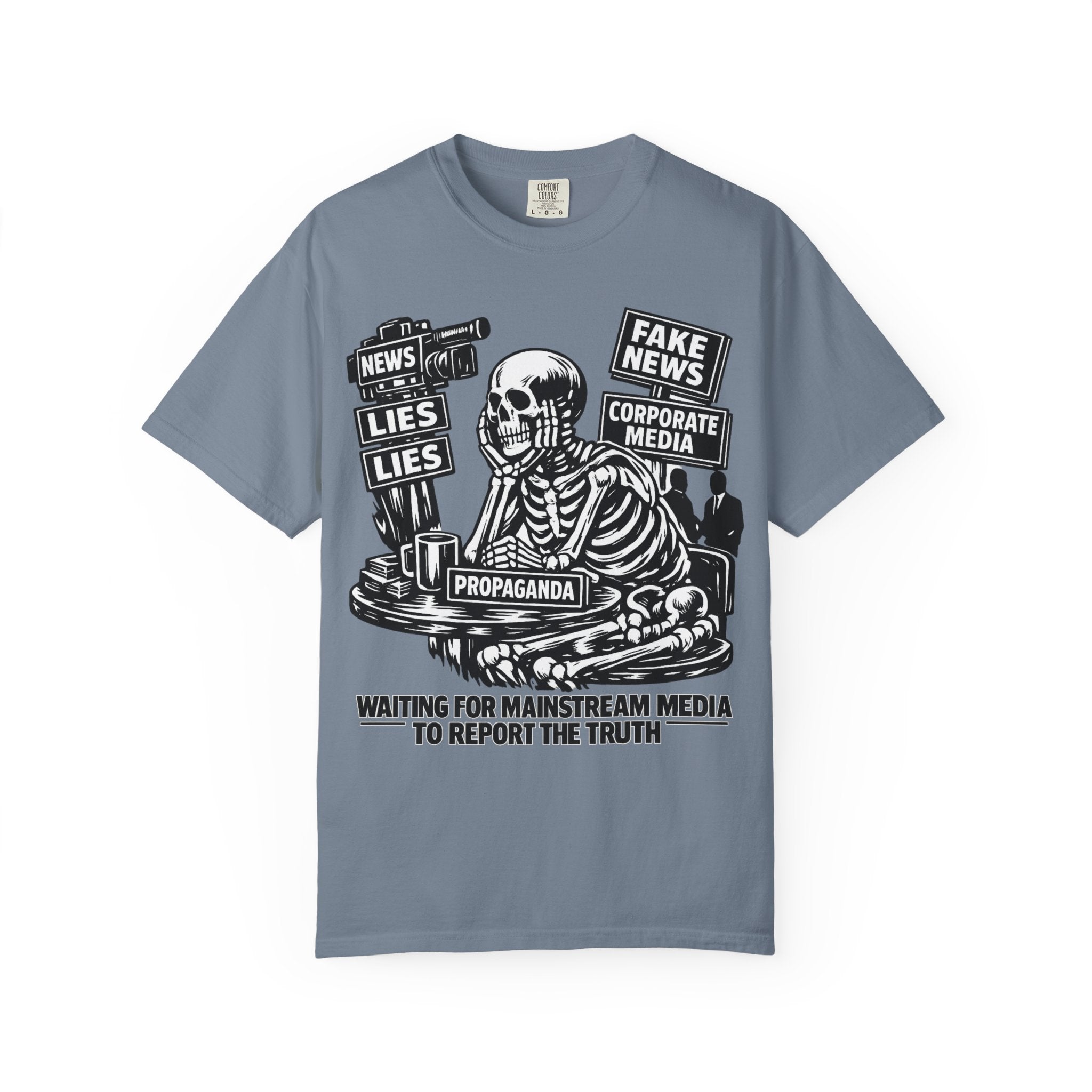 Skeptical Skeleton 'Waiting for Mainstream Media to Report the Truth' T-Shirt