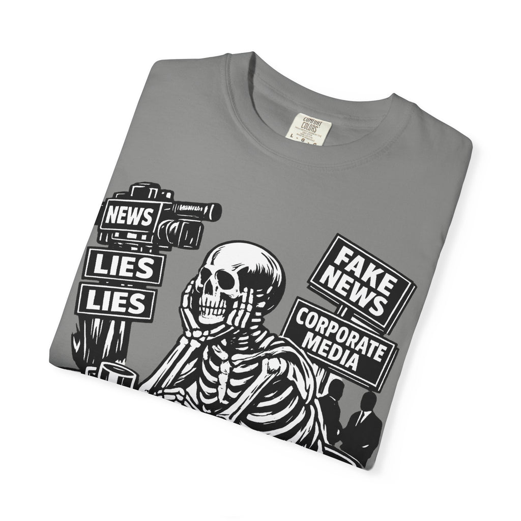 Skeptical Skeleton 'Waiting for Mainstream Media to Report the Truth' T-Shirt