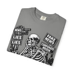 Skeptical Skeleton 'Waiting for Mainstream Media to Report the Truth' T-Shirt