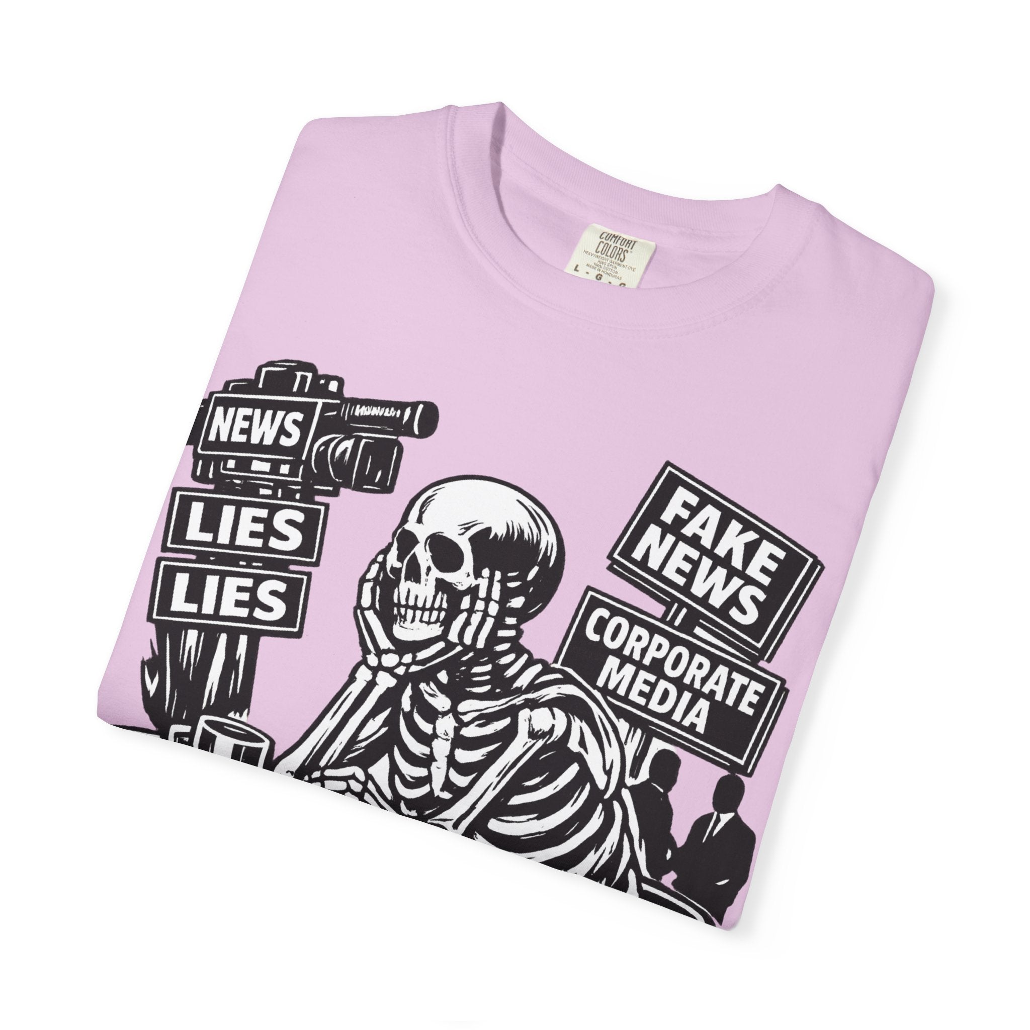 Skeptical Skeleton 'Waiting for Mainstream Media to Report the Truth' T-Shirt