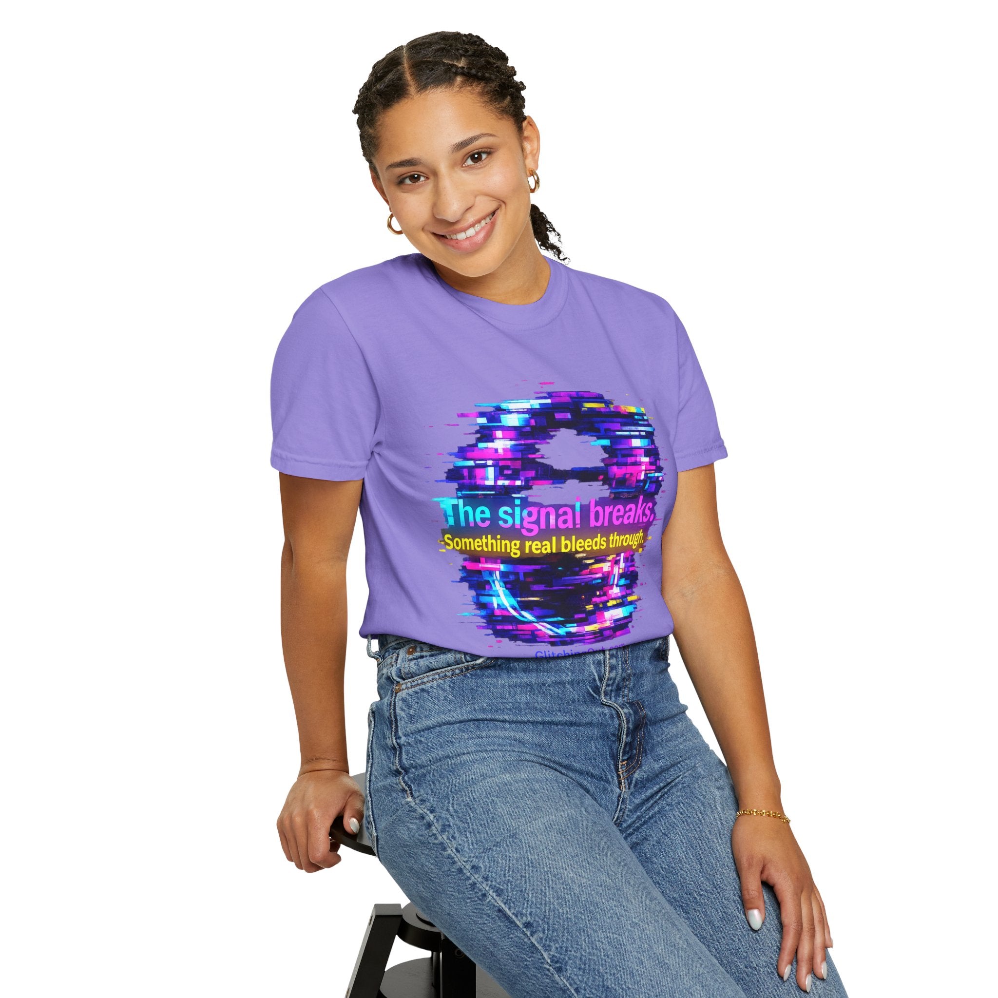 Glitch Circle T‑Shirt — "The Signal Breaks" Retro Cyberpunk Tee