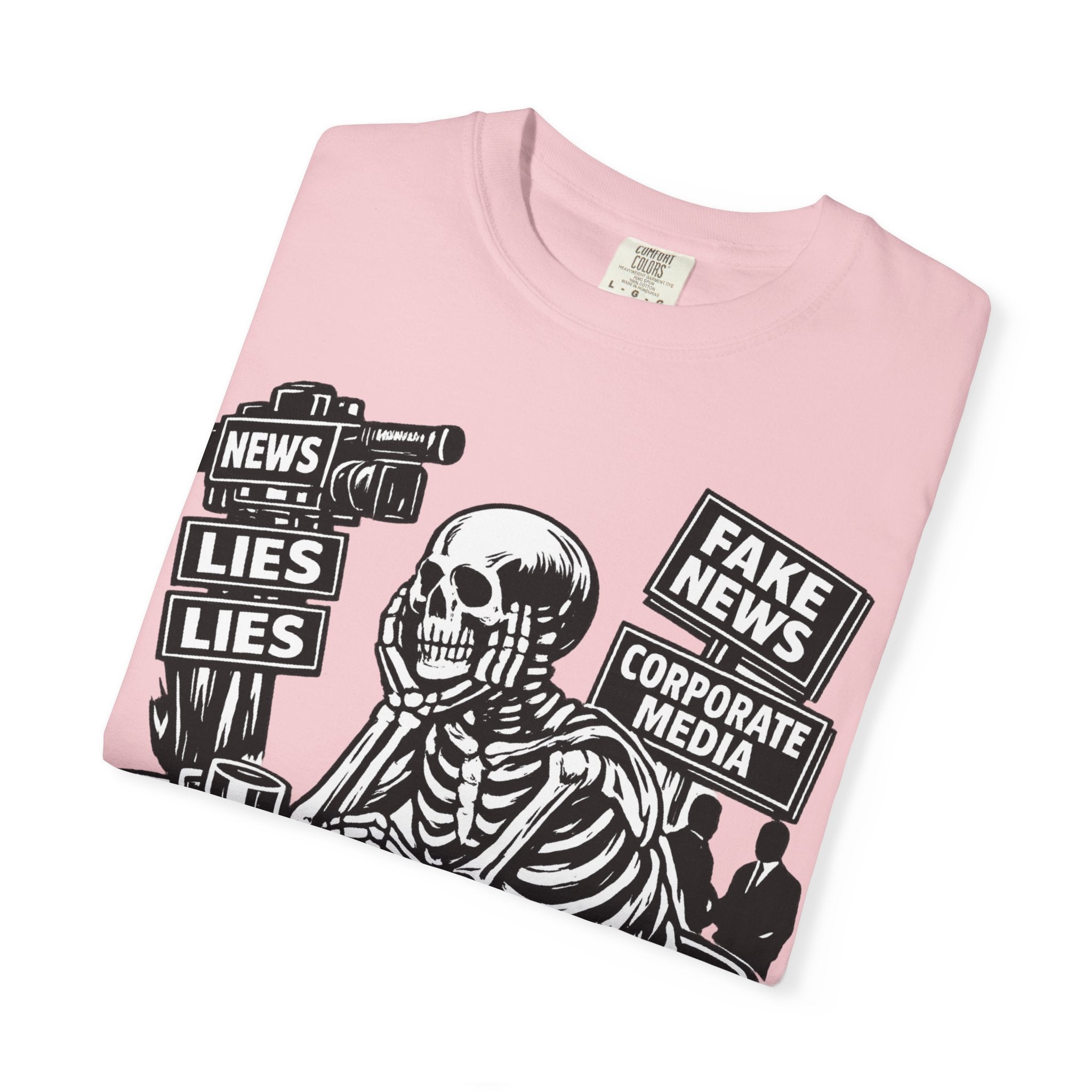 Skeptical Skeleton 'Waiting for Mainstream Media to Report the Truth' T-Shirt