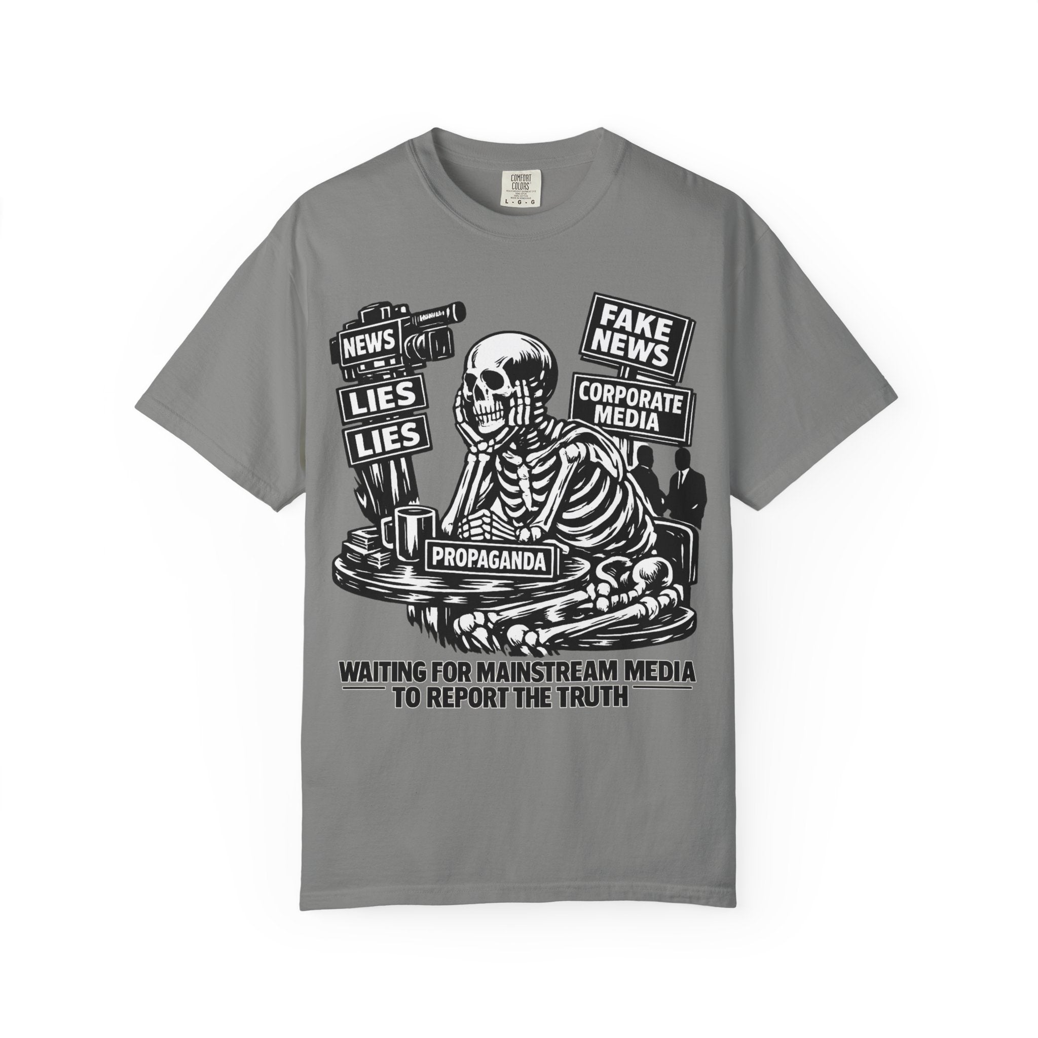Skeptical Skeleton 'Waiting for Mainstream Media to Report the Truth' T-Shirt