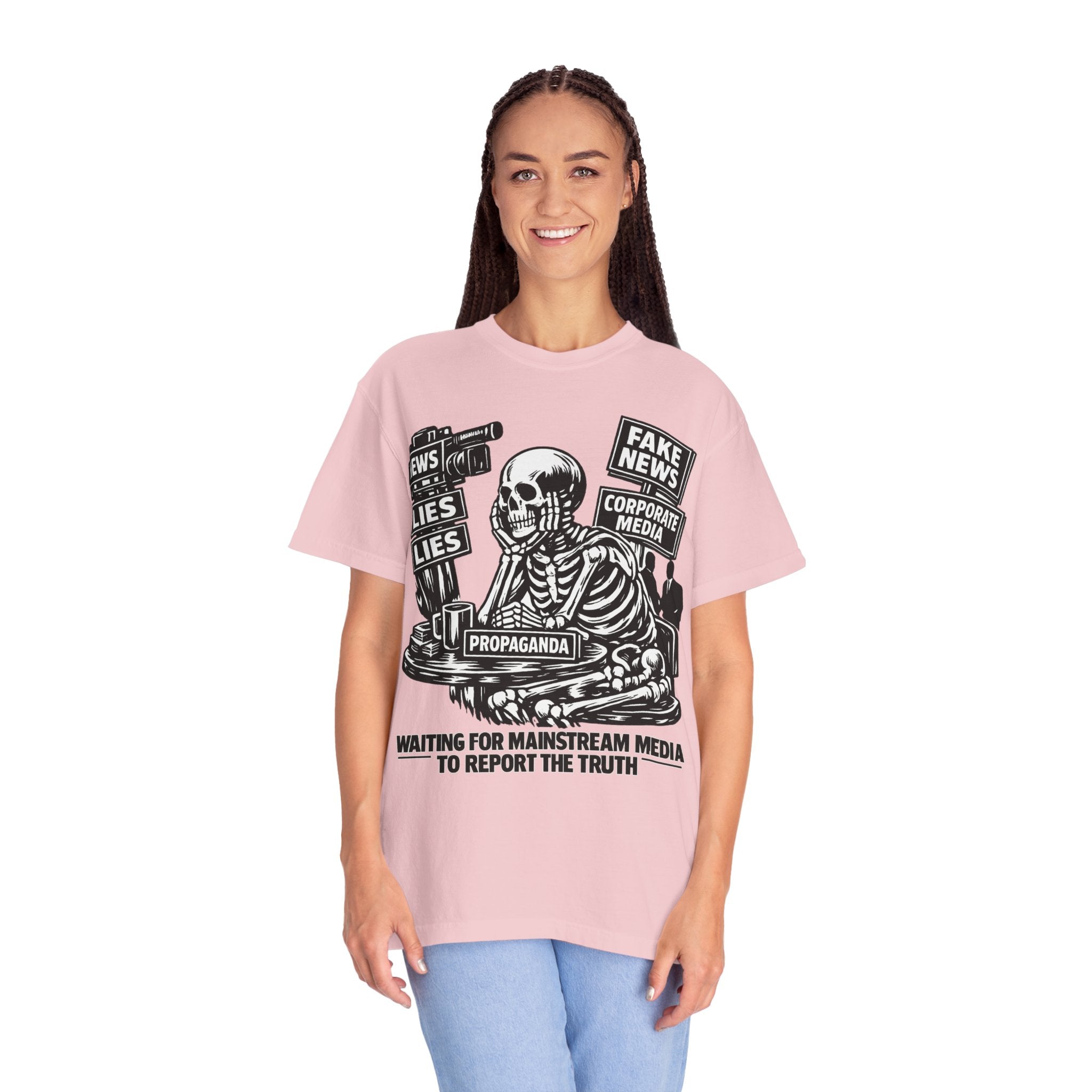 Skeptical Skeleton 'Waiting for Mainstream Media to Report the Truth' T-Shirt