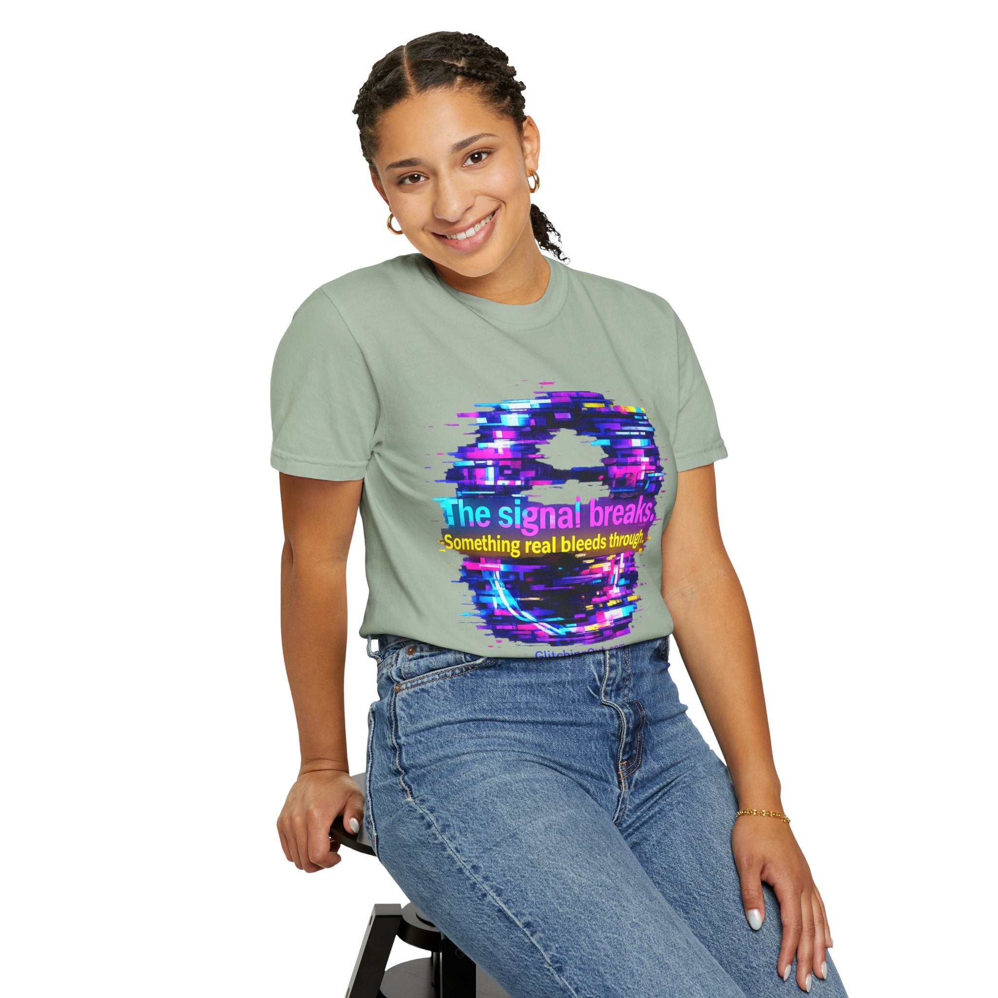 Glitch Circle T‑Shirt — "The Signal Breaks" Retro Cyberpunk Tee
