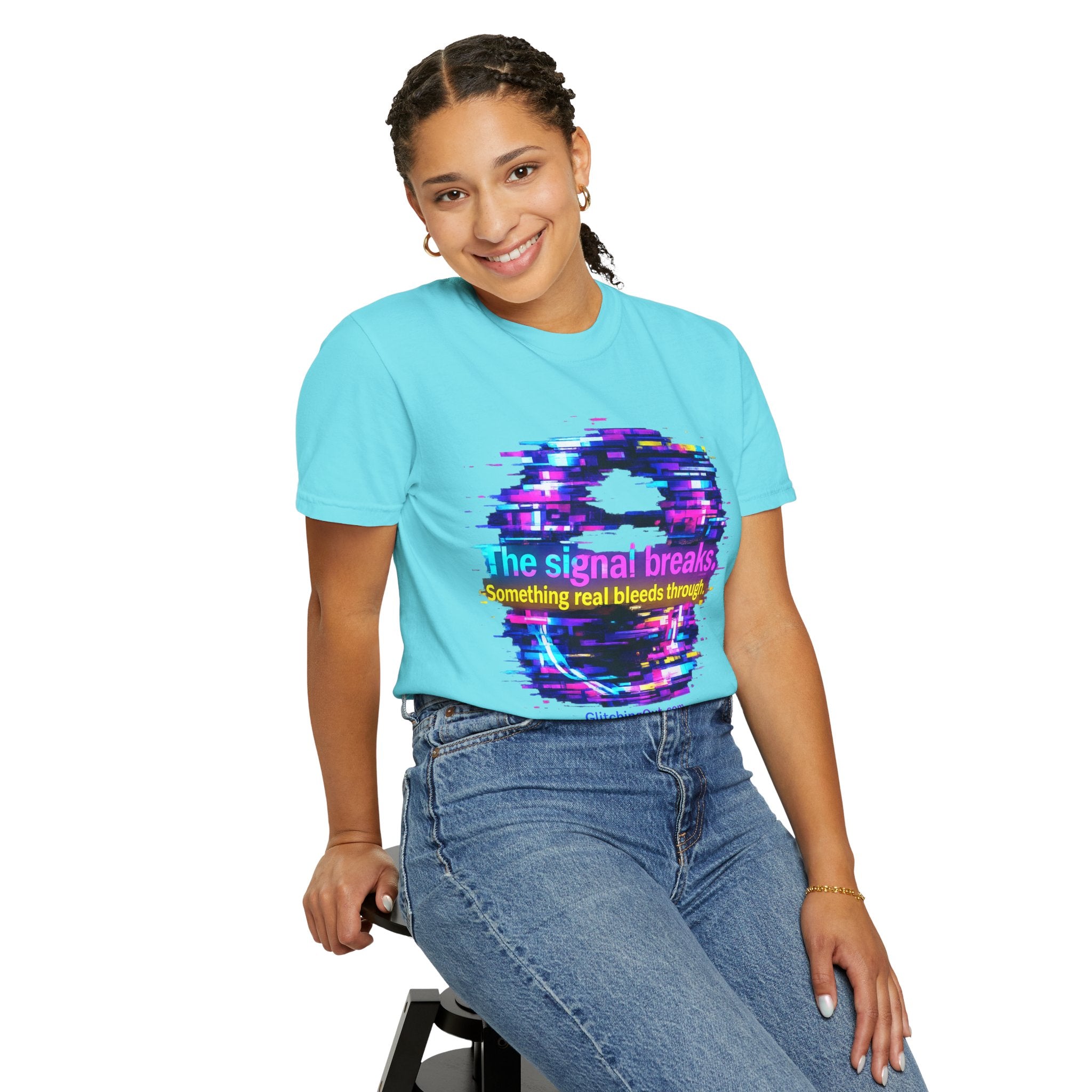 Glitch Circle T‑Shirt — "The Signal Breaks" Retro Cyberpunk Tee