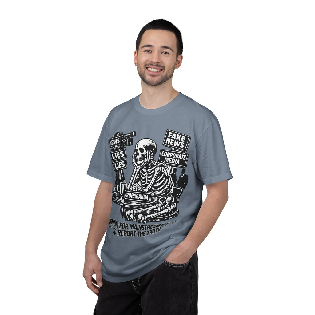 Skeptical Skeleton 'Waiting for Mainstream Media to Report the Truth' T-Shirt