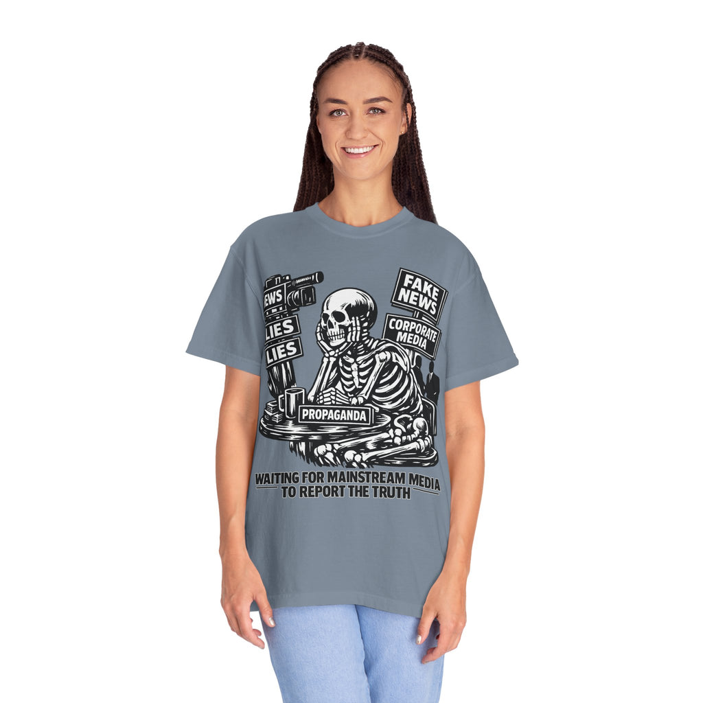 Skeptical Skeleton 'Waiting for Mainstream Media to Report the Truth' T-Shirt