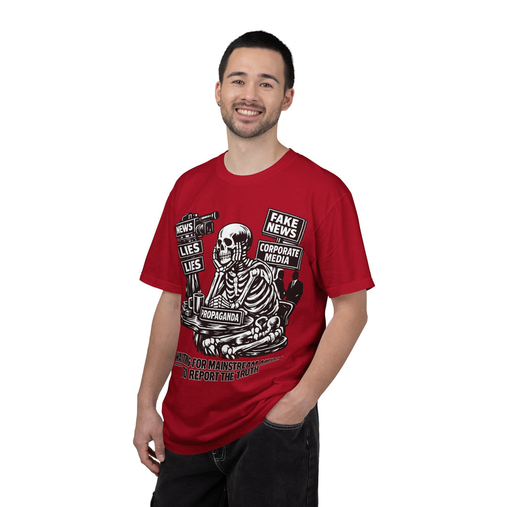 Skeptical Skeleton 'Waiting for Mainstream Media to Report the Truth' T-Shirt