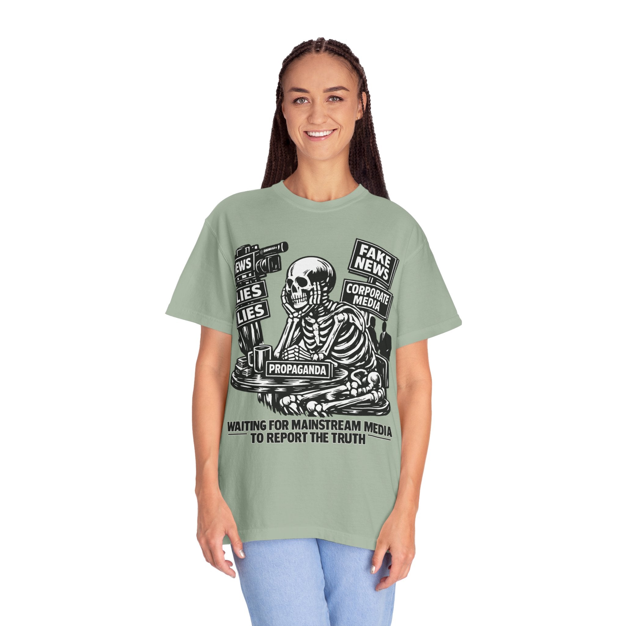 Skeptical Skeleton 'Waiting for Mainstream Media to Report the Truth' T-Shirt