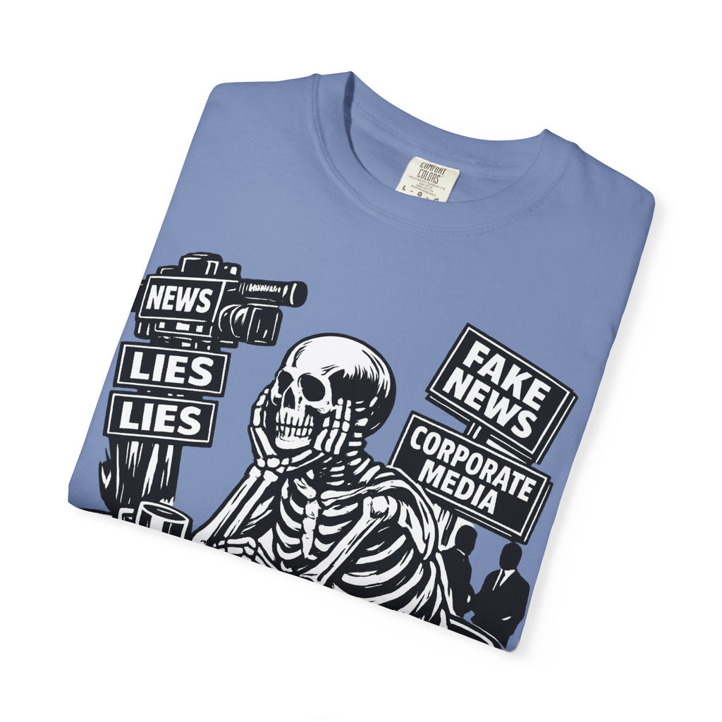 Skeptical Skeleton 'Waiting for Mainstream Media to Report the Truth' T-Shirt