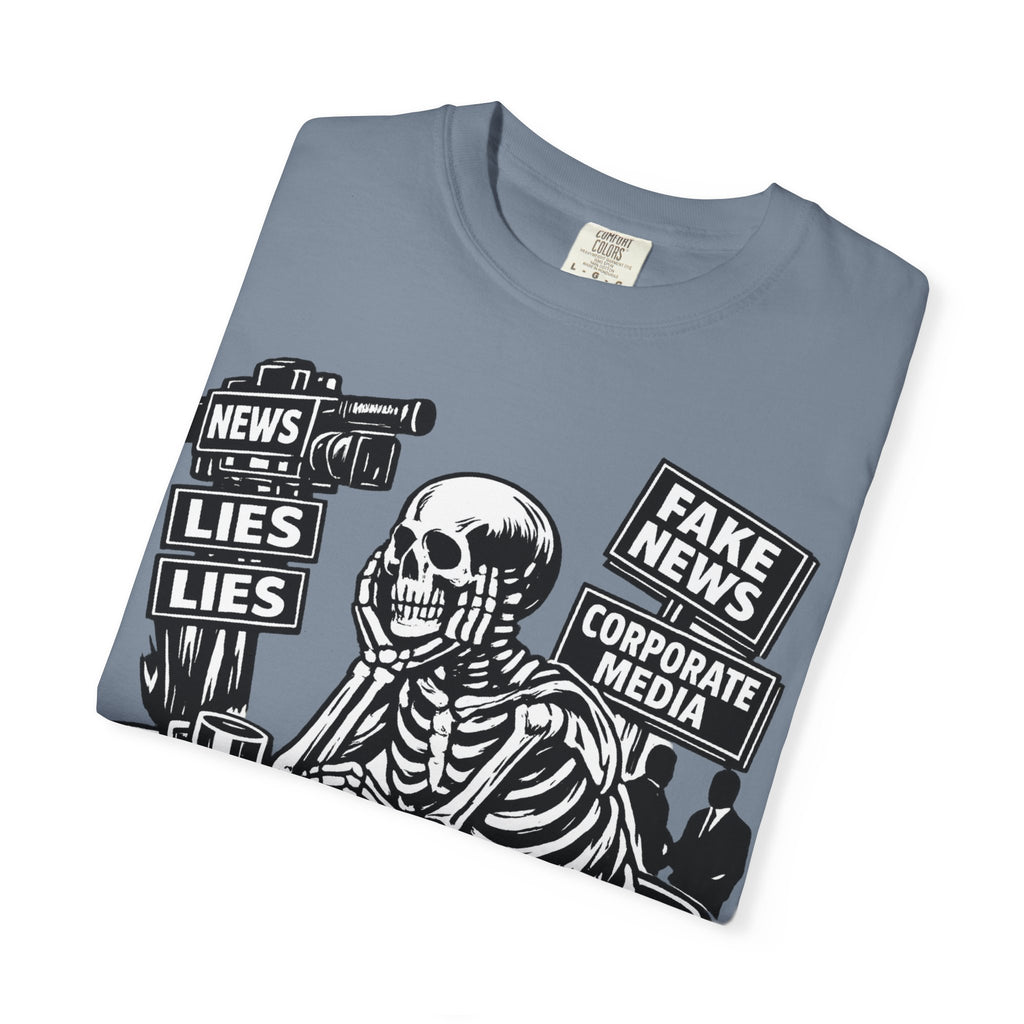Skeptical Skeleton 'Waiting for Mainstream Media to Report the Truth' T-Shirt
