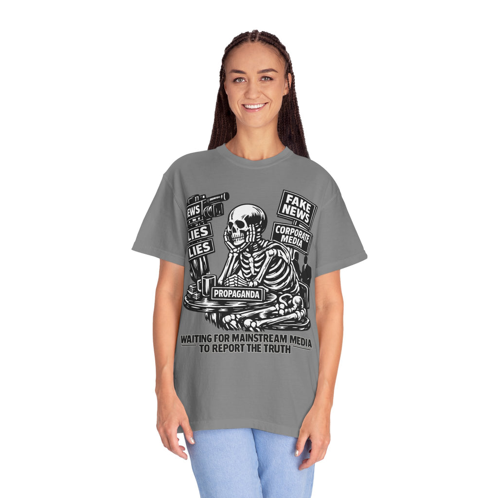 Skeptical Skeleton 'Waiting for Mainstream Media to Report the Truth' T-Shirt