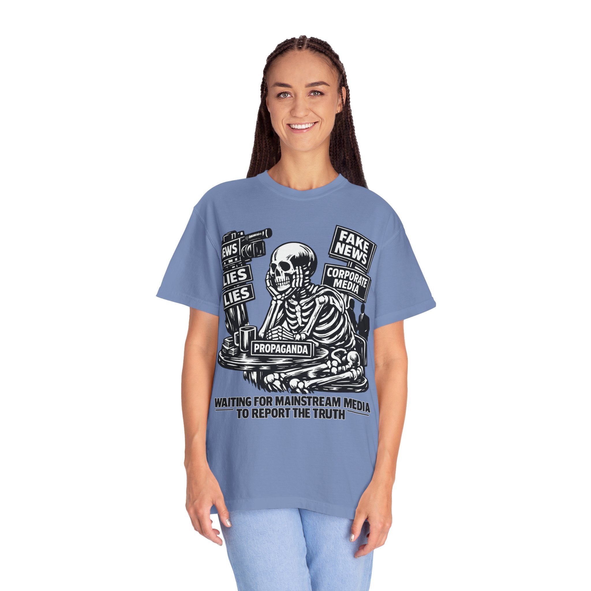 Skeptical Skeleton 'Waiting for Mainstream Media to Report the Truth' T-Shirt