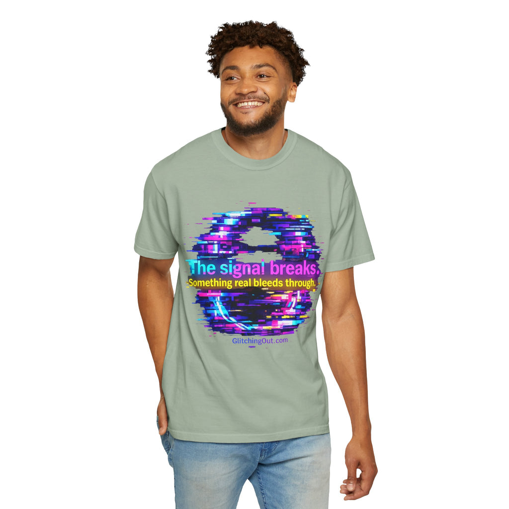 Glitch Circle T‑Shirt — "The Signal Breaks" Retro Cyberpunk Tee