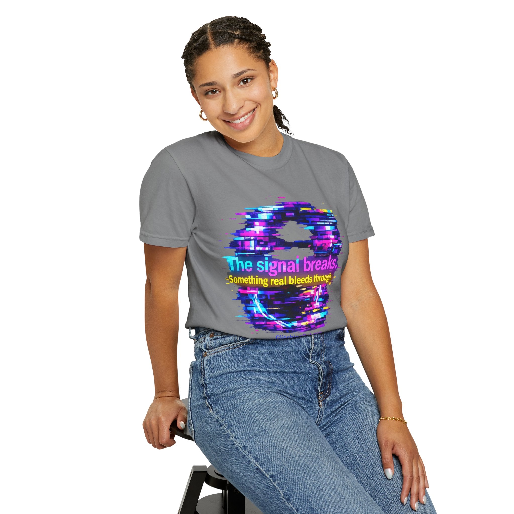 Glitch Circle T‑Shirt — "The Signal Breaks" Retro Cyberpunk Tee