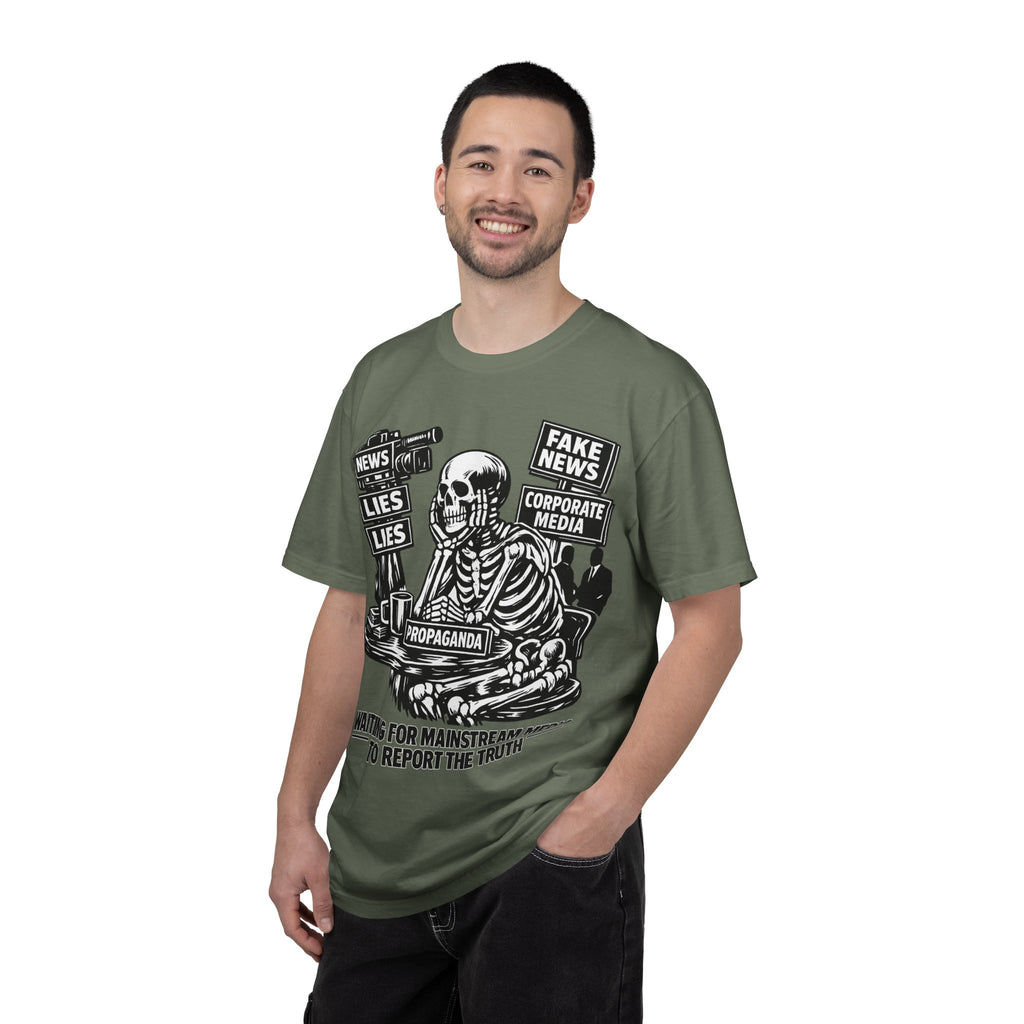 Skeptical Skeleton 'Waiting for Mainstream Media to Report the Truth' T-Shirt