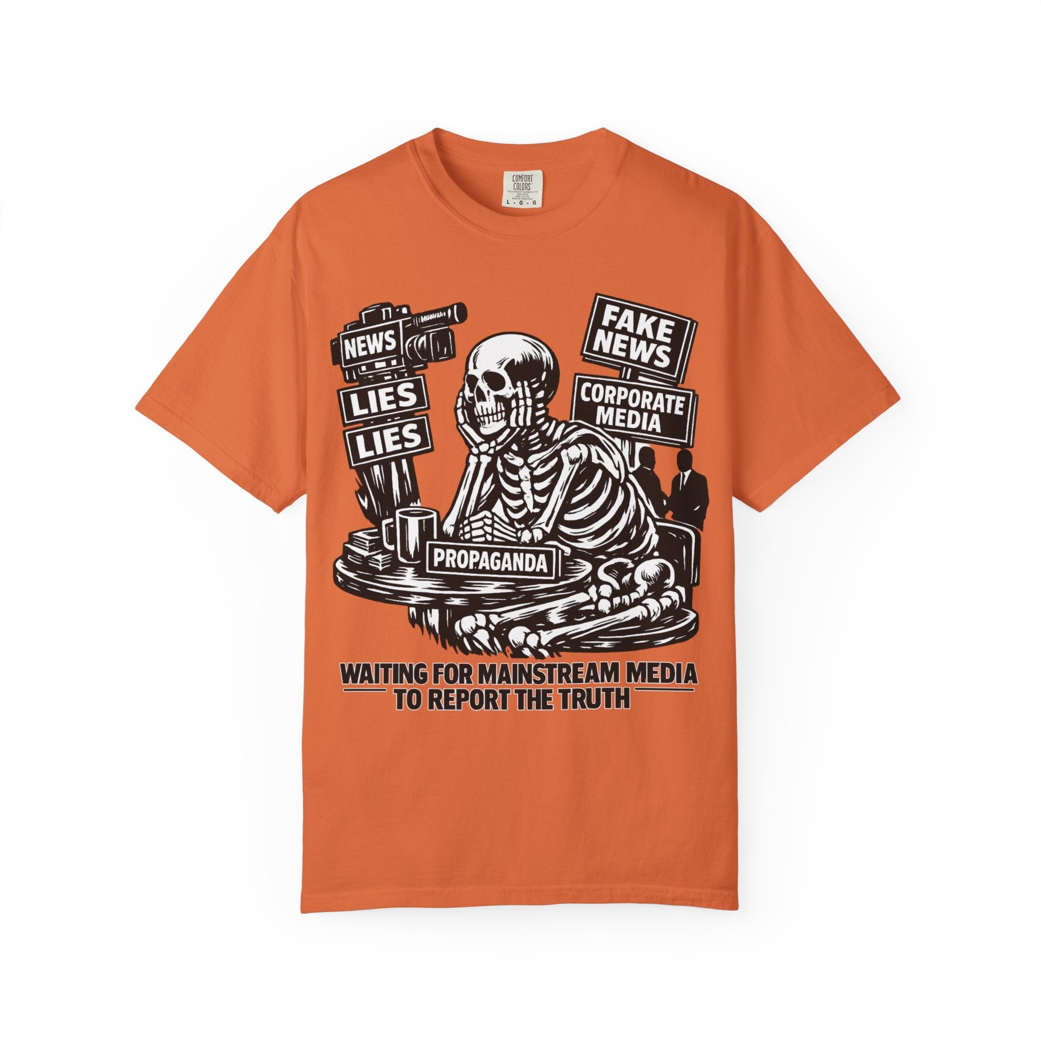Skeptical Skeleton 'Waiting for Mainstream Media to Report the Truth' T-Shirt