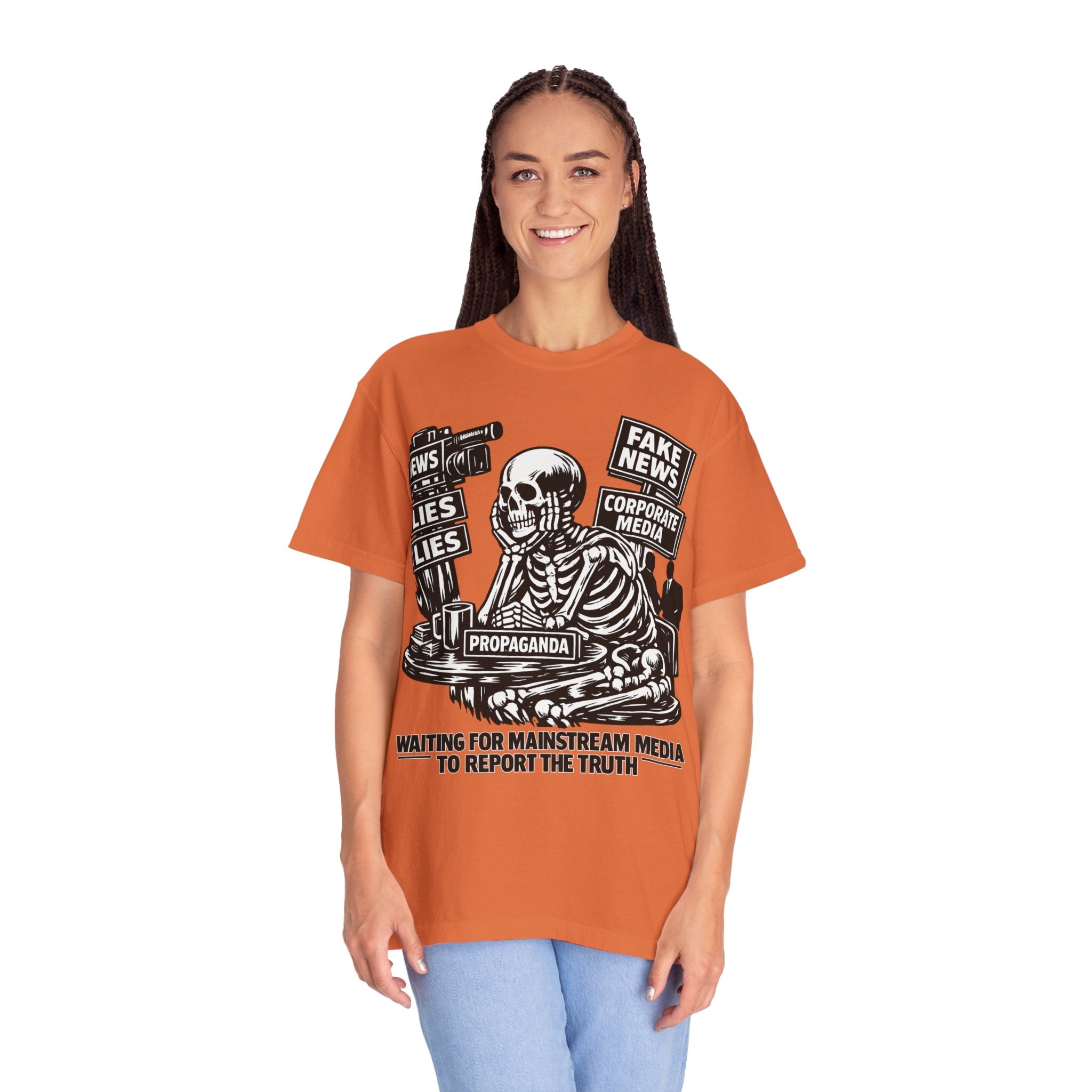 Skeptical Skeleton 'Waiting for Mainstream Media to Report the Truth' T-Shirt